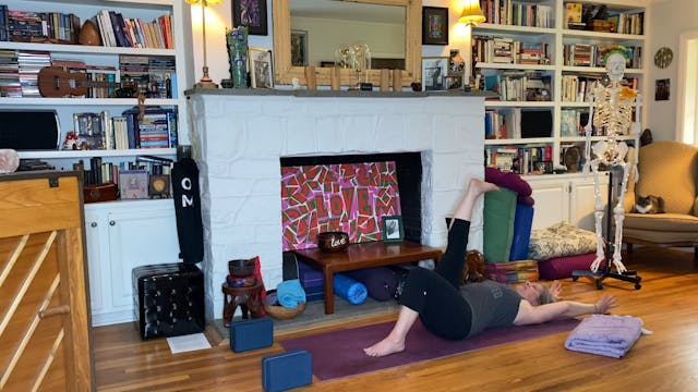 Gentle Yoga for Hips and Shoulders wi...