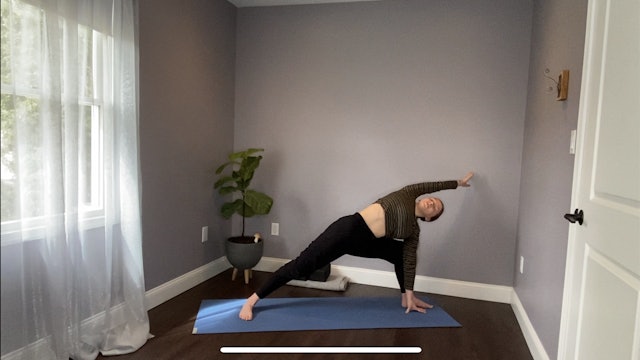 Realigning the Shoulders for an Open Heart: All Level Flow with Leslie