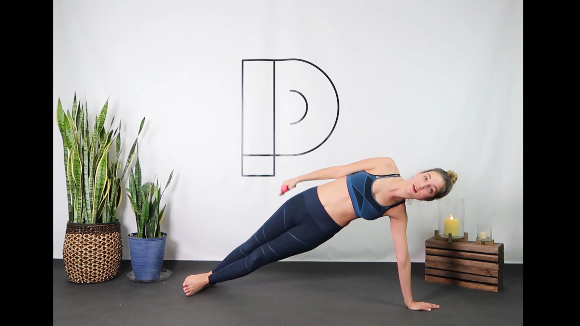 Pilates Burn (25 min) focused on abs and arms Level 2 (need light weights)