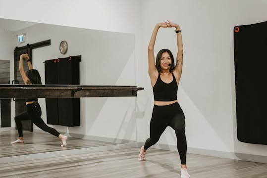 Shoulders, neck + upper body stretch ...