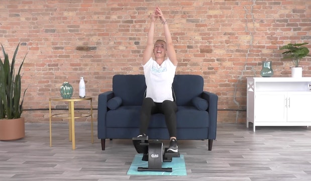 30-Min Cardio Yoga Fusion with Lindsey 