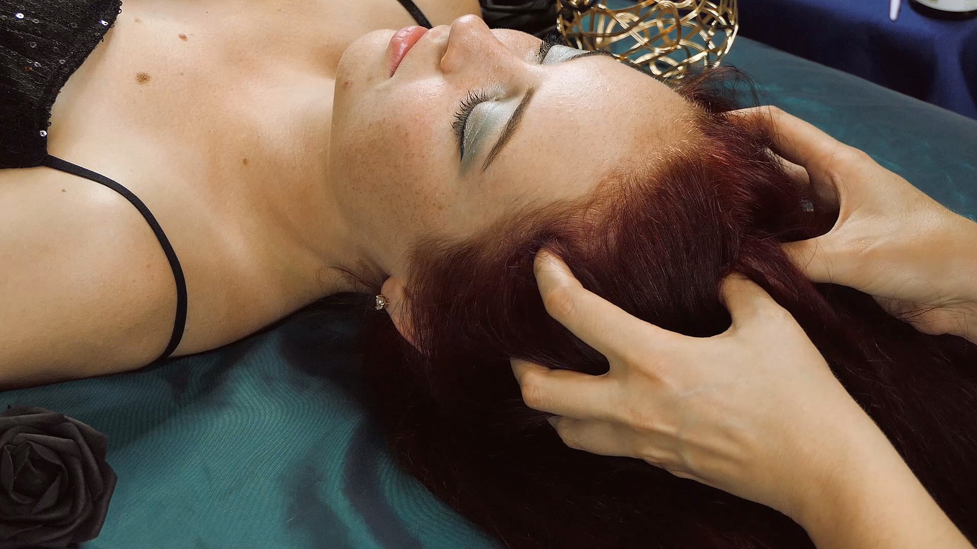 Relaxing Spa Treatment, Scalp Massage & Brushing