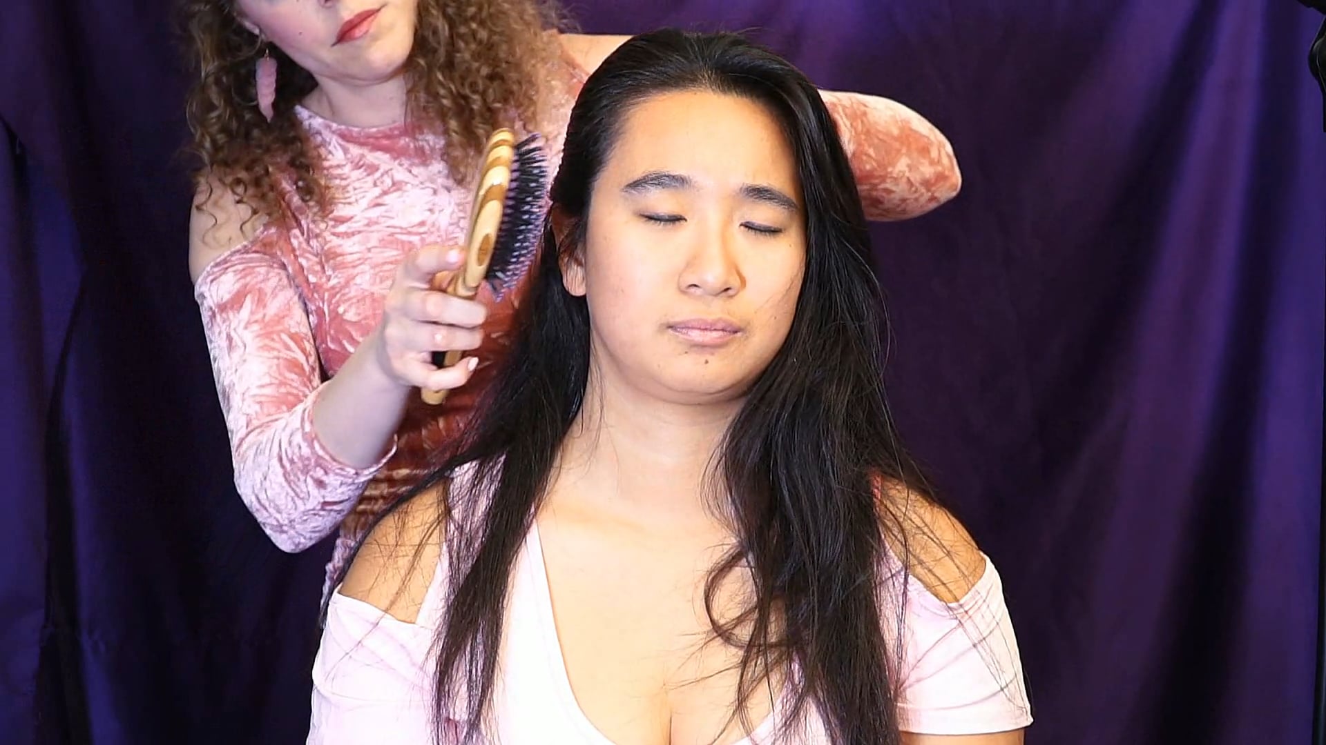 Spa Day Hair Brushing and Scalp Massage with Beini