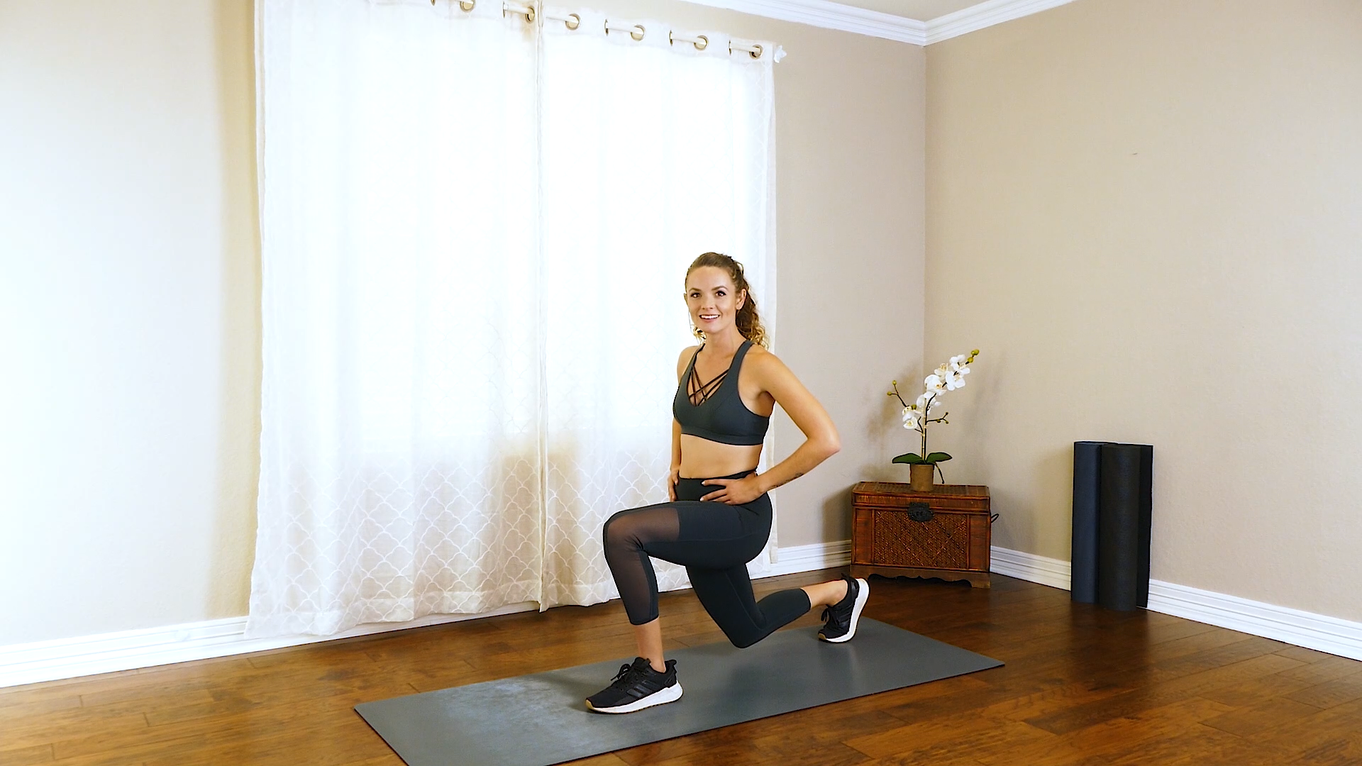 Hourglass Workout for Glutes and Obliques