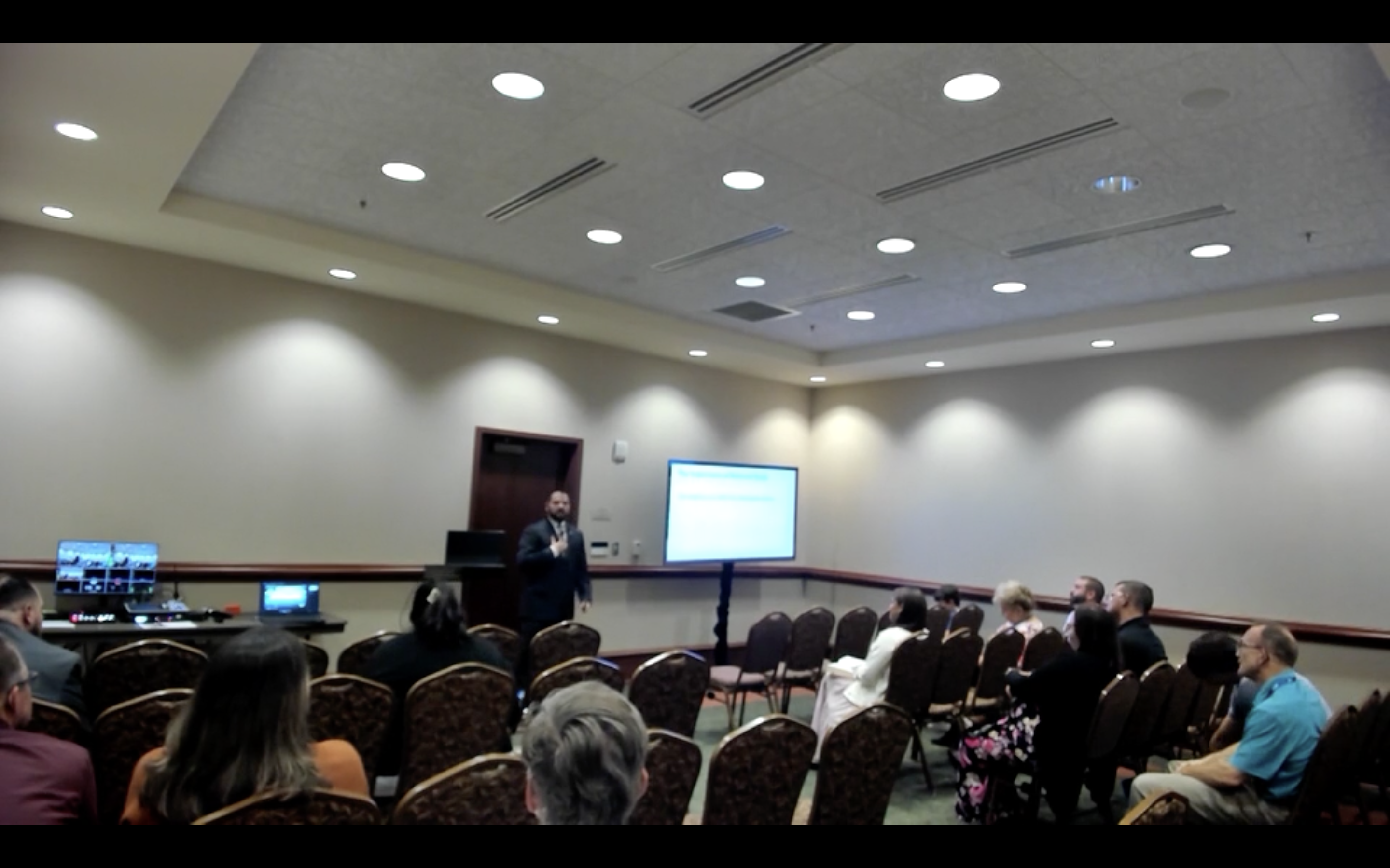 Setting Evangelism up in an Iglesia De Cristo | Marlon Retana