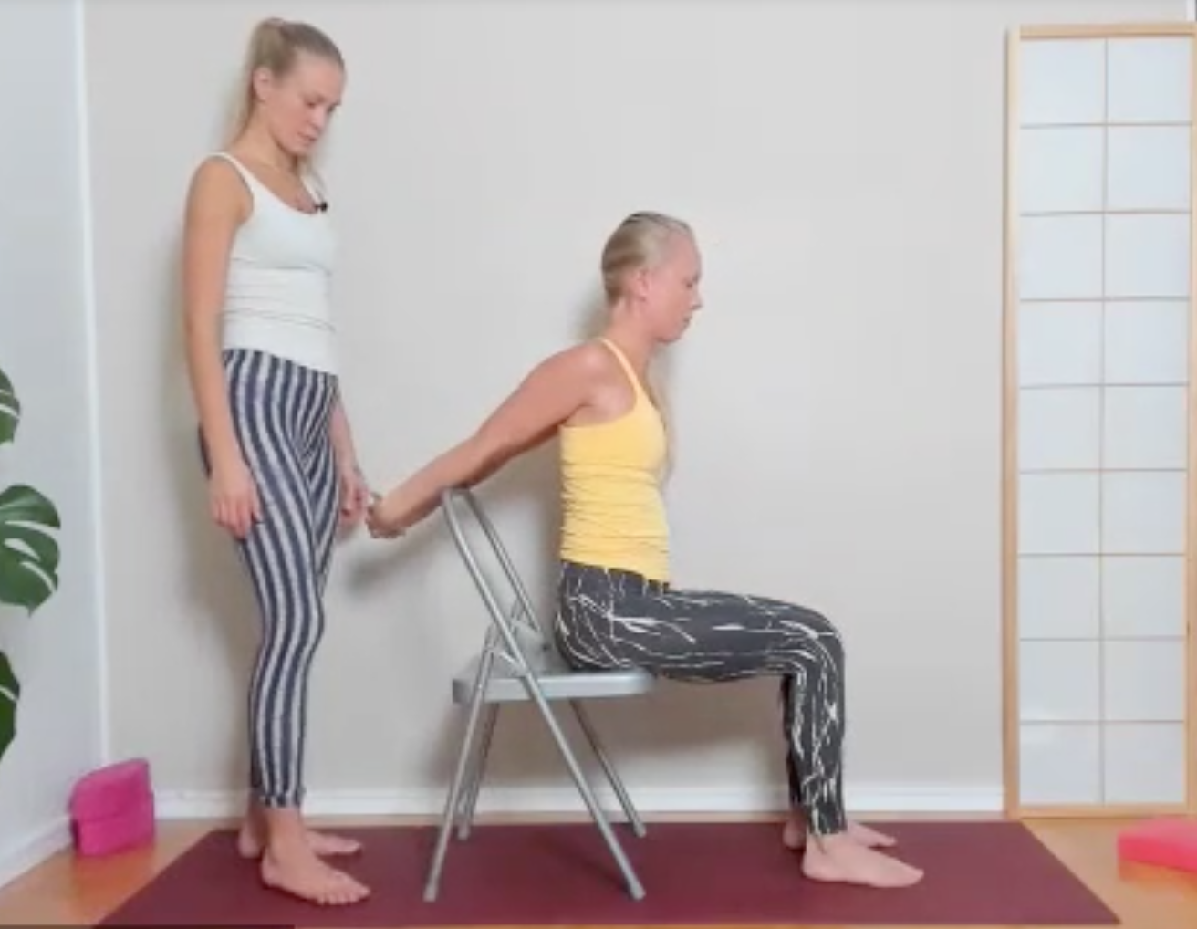 2/3 Purna Yoga for your Shoulders (in Finnish)