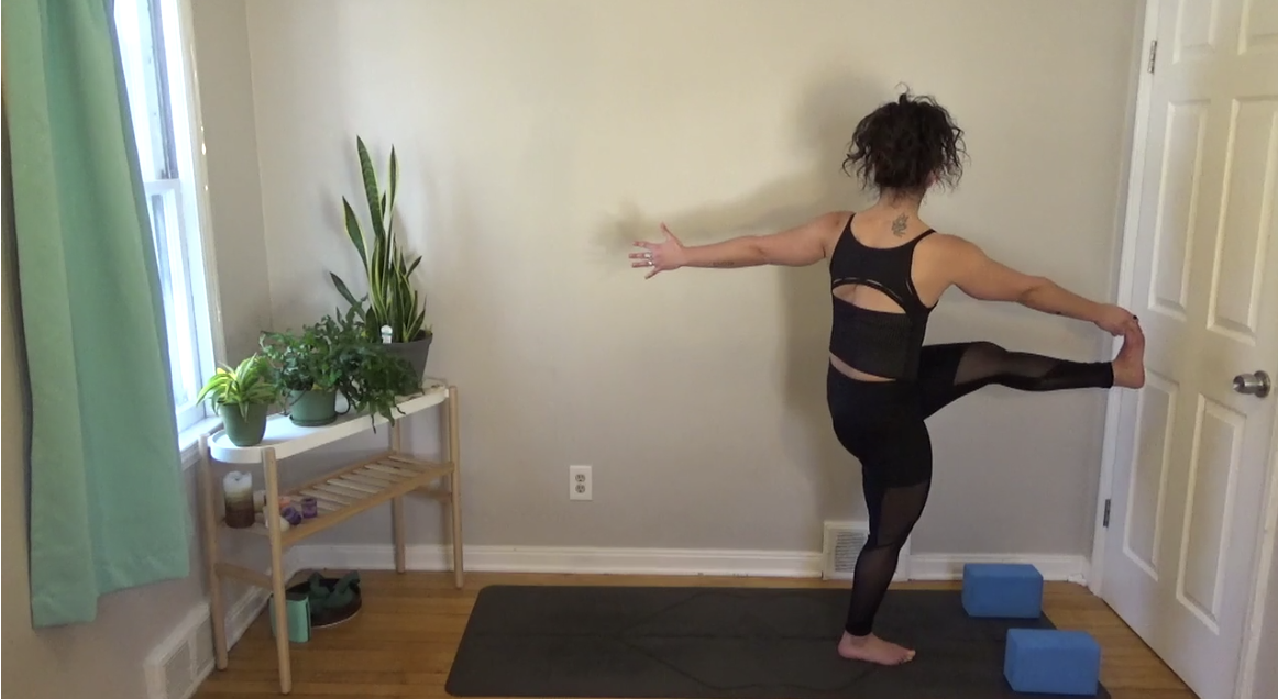 Mini Vini Yoga Flow: Dynamic Twists and Balance