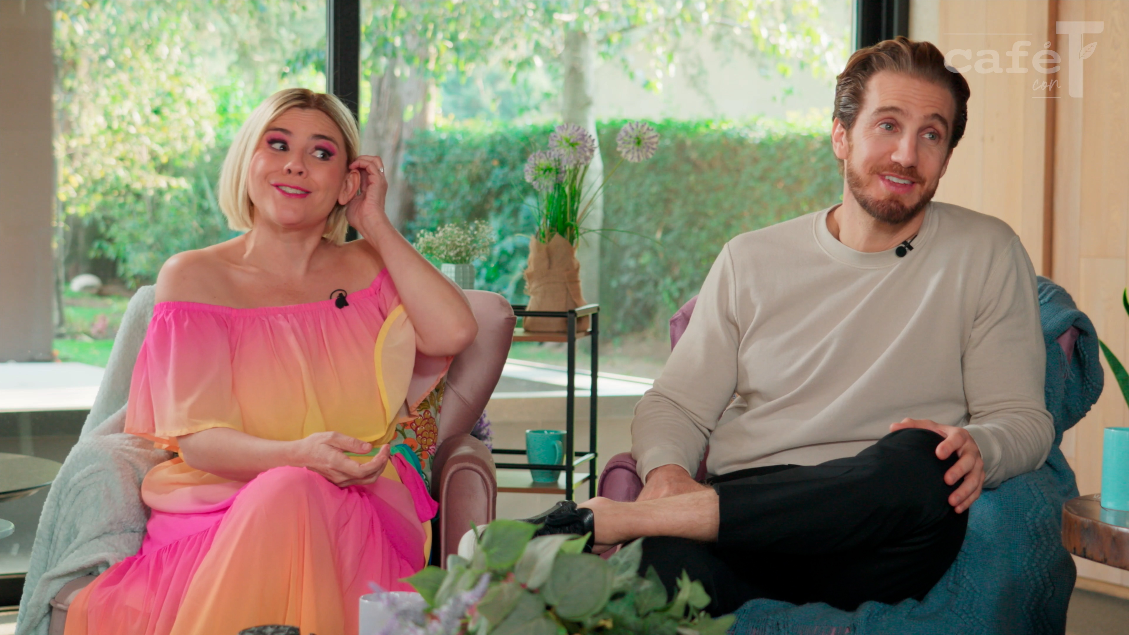 Cafe Con T - Mas Allá