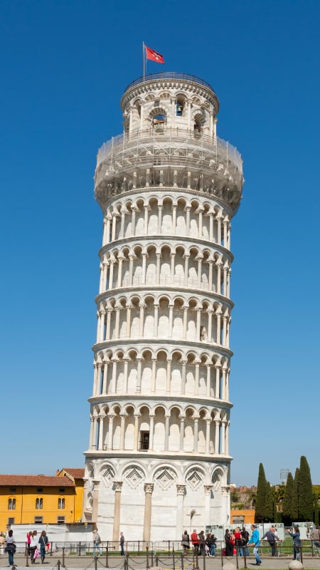 Why is the leaning tower of Pisa still standing?