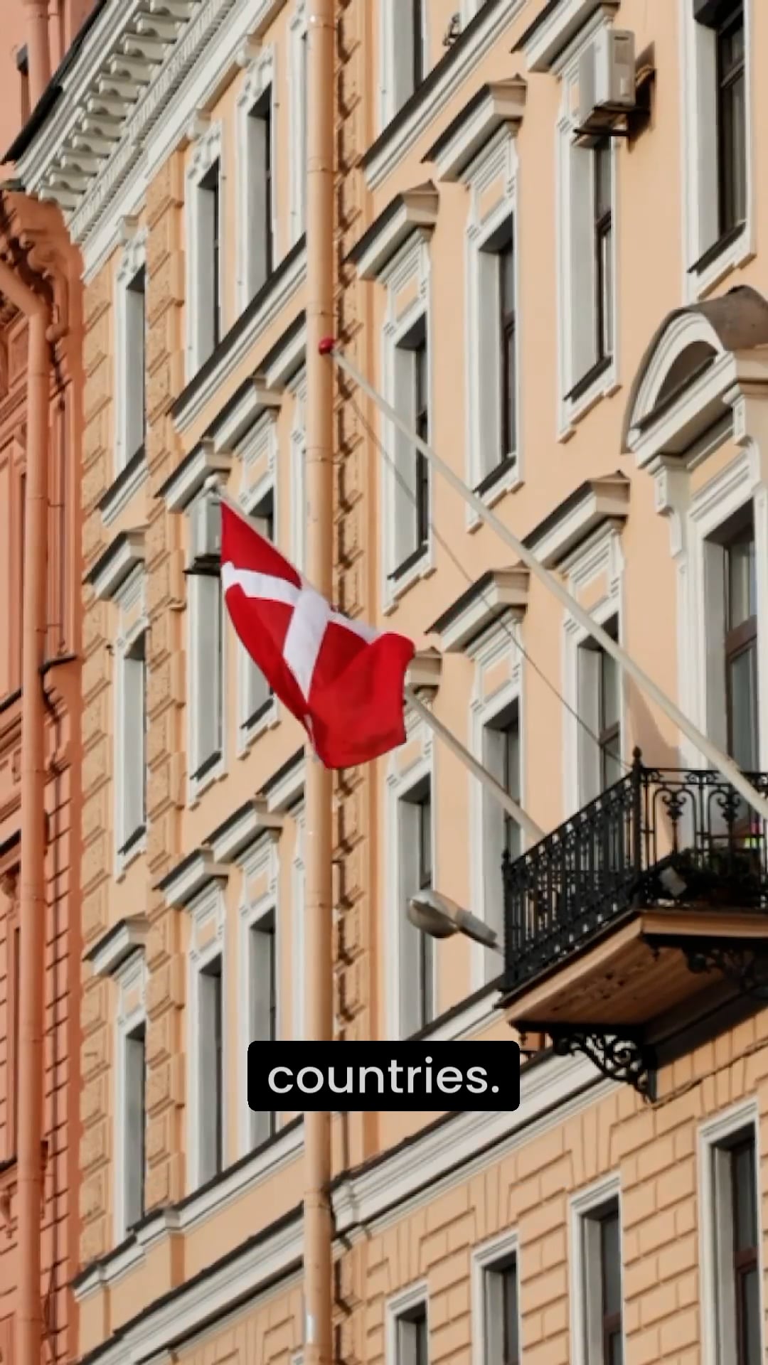 Why do some EU countries retain their currency