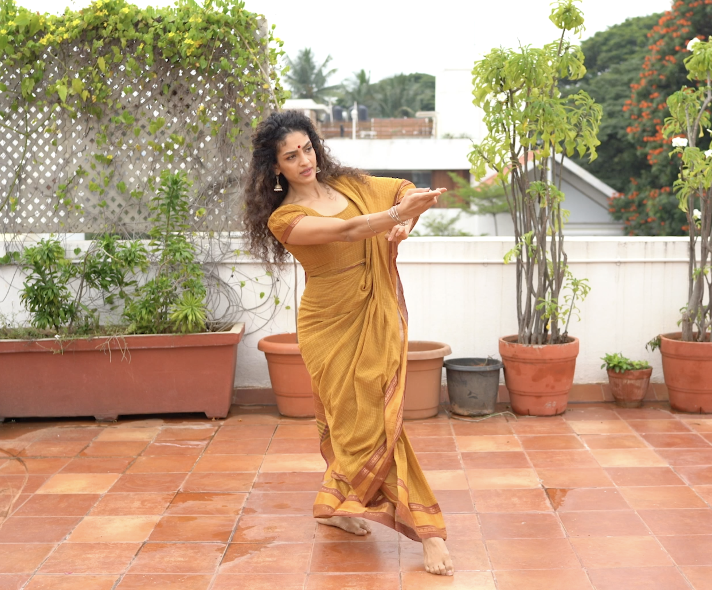 Kartharee adavu 2/3: Instructions