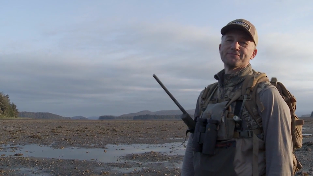 Fresh Tracks: Season 1, Episode 10 - Alaska Black Bear