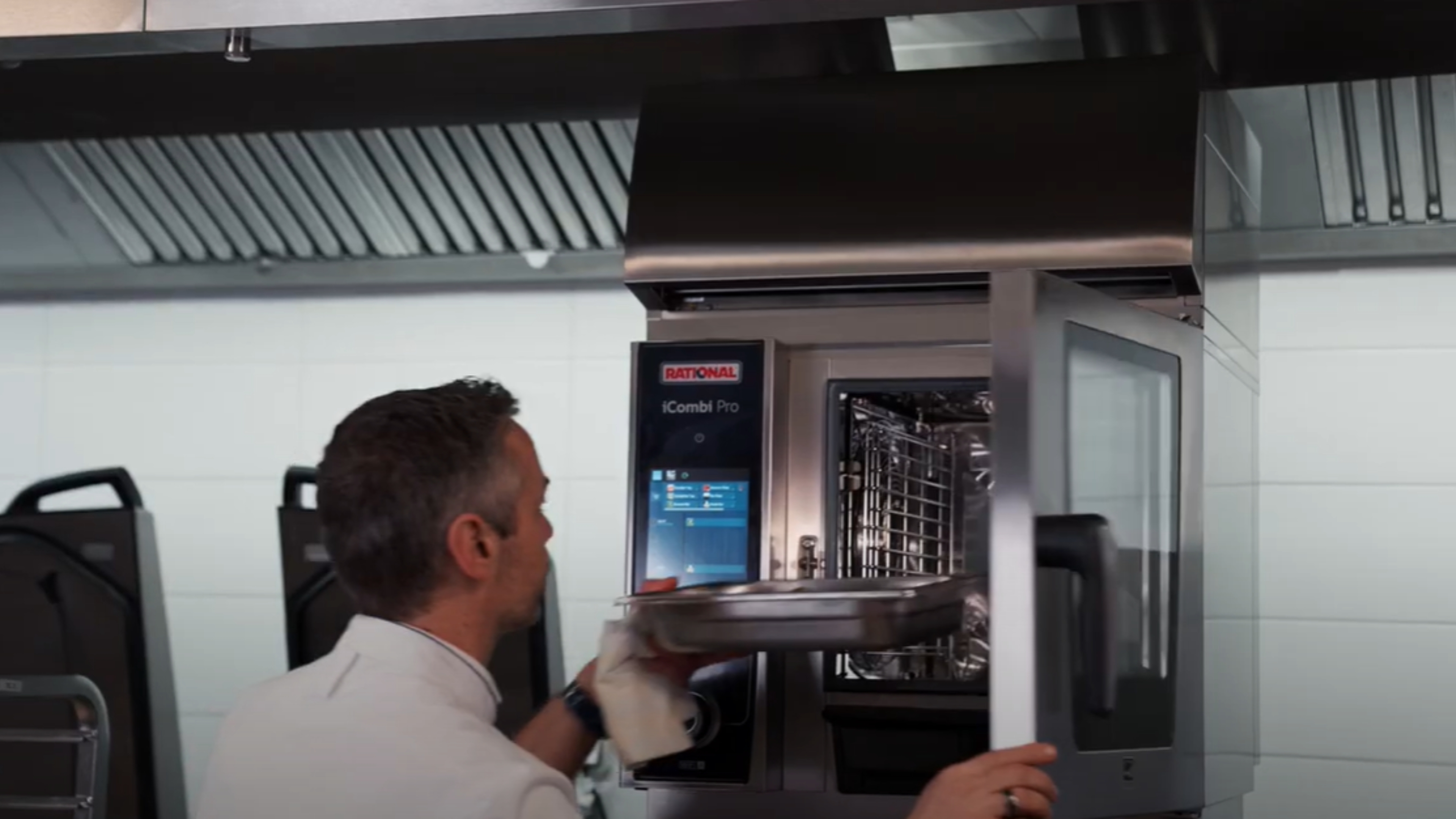 Mise en place snacking simple & rapide avec le four mixte compact iCombi Pro XS