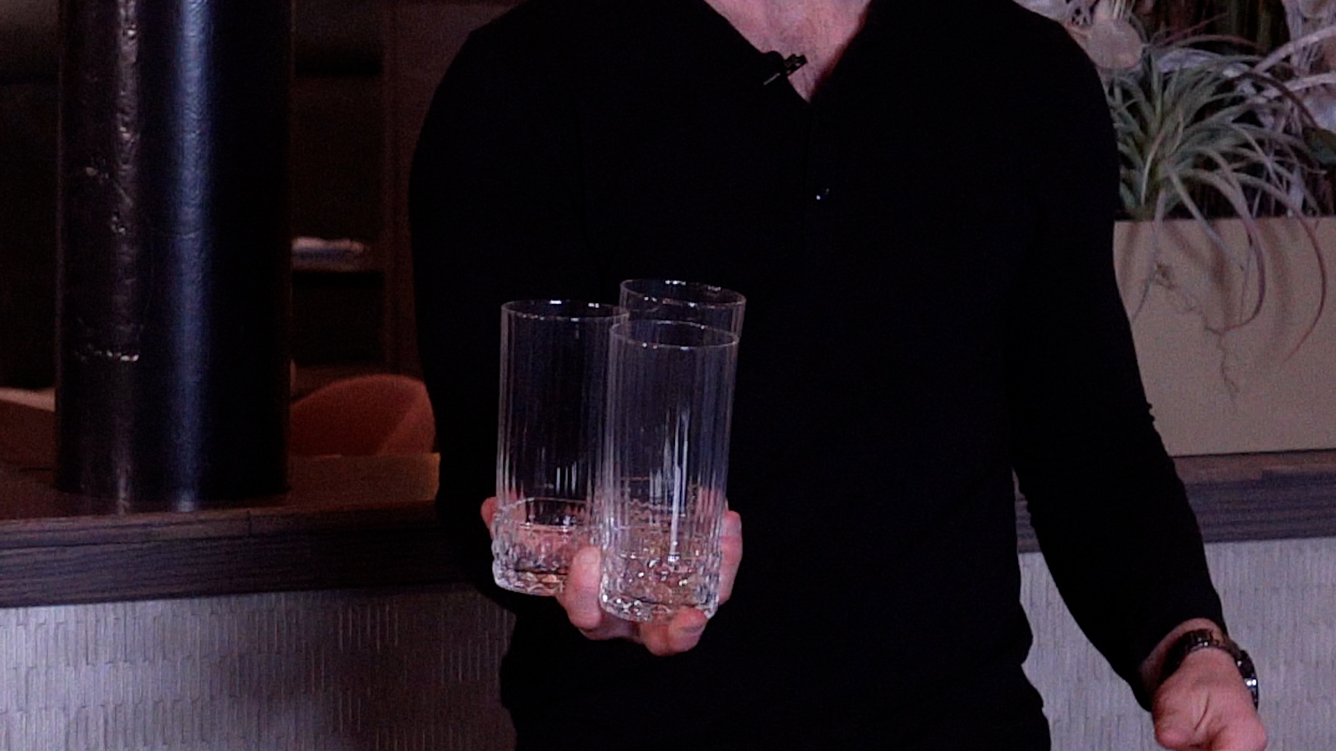 How to carry glasses