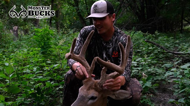 Lee Ellis Shoots North Dakota Velvet Buck | Monster Bucks XXXI (2023)