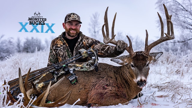 Jared Mills' Huge Iowa Bow Buck from the Ground | Monster Bucks 2021