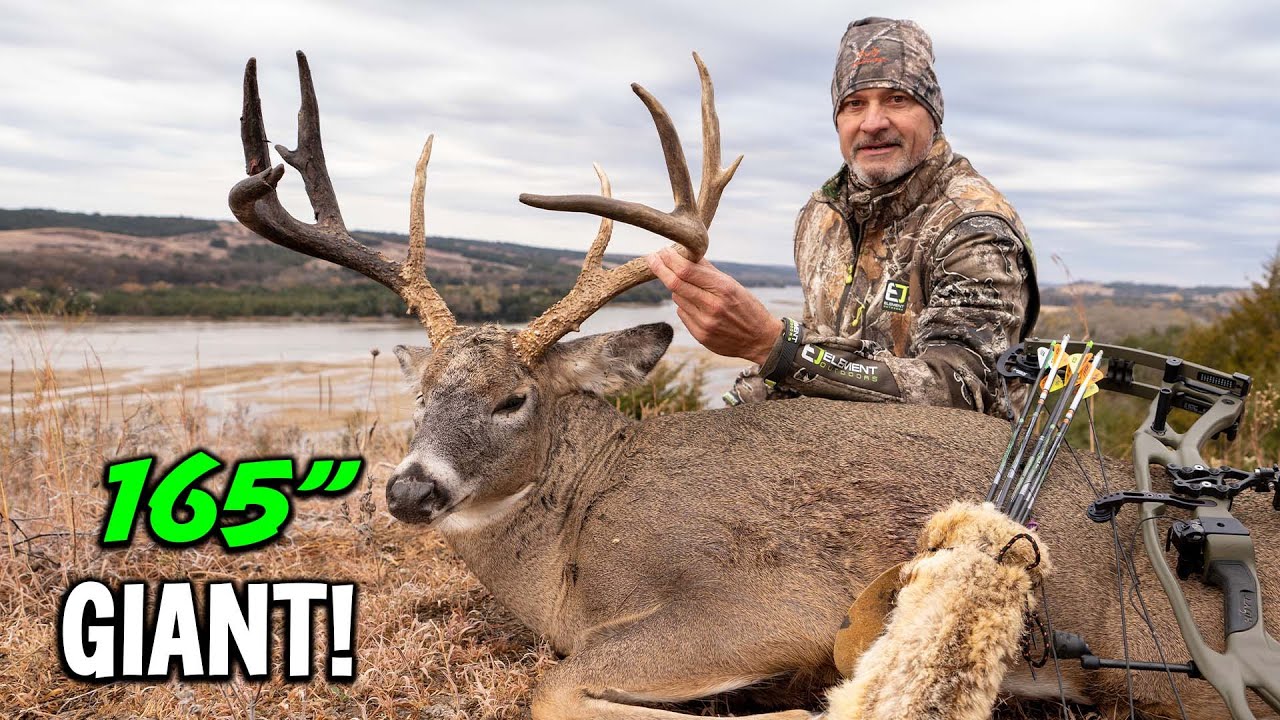 165" GIANT BUCK with a BOW  | Realtree Roadtrips