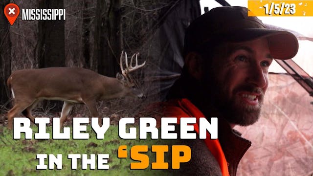 Riley Green Hunts Big Mississippi Buc...