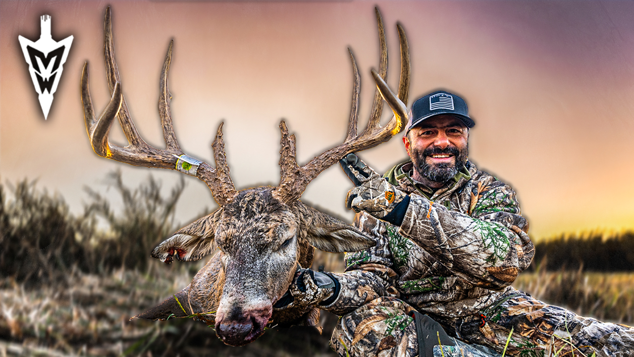 172-Inch River Bottom Giant Falls in River | Hunting "DK" | Midwest Whitetail