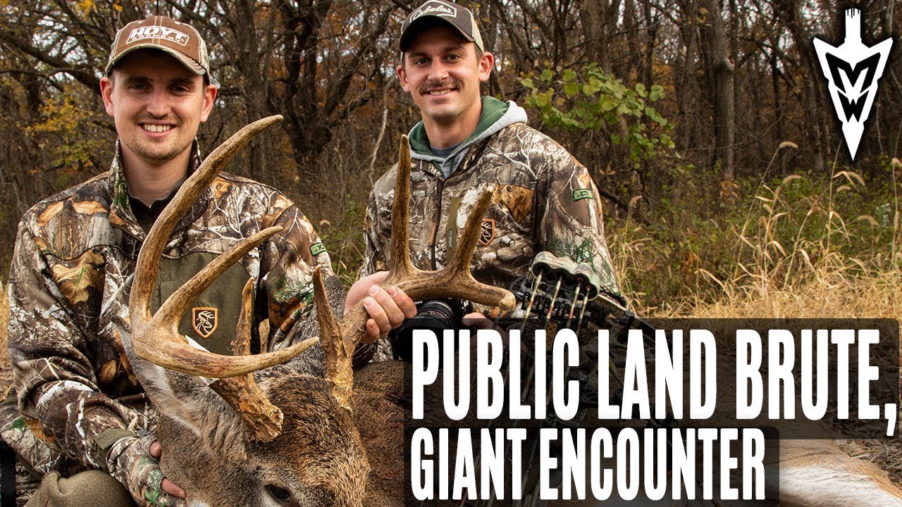 11-5-18: Calling in a Public Land Brute | Midwest Whitetail