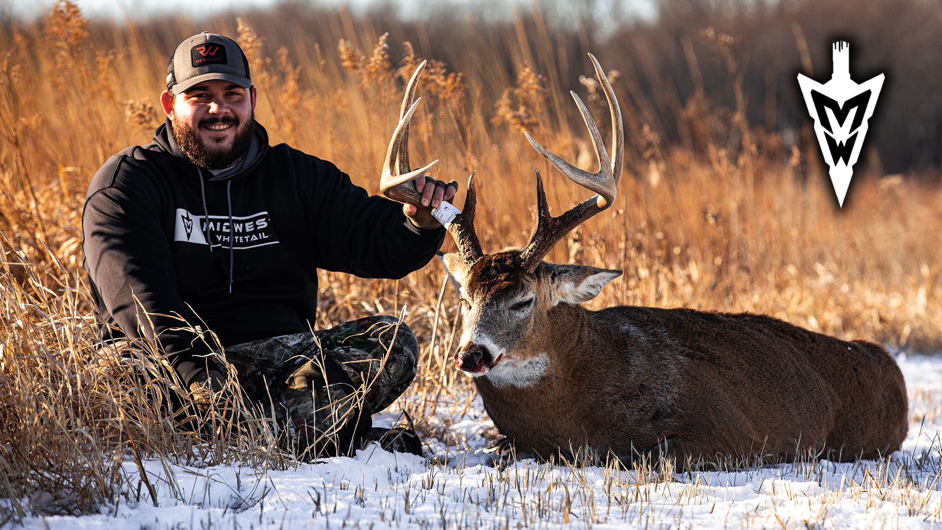 Giant-Bodied 8-Pointer, Buzzer-Beater Bucks | Midwest Whitetail