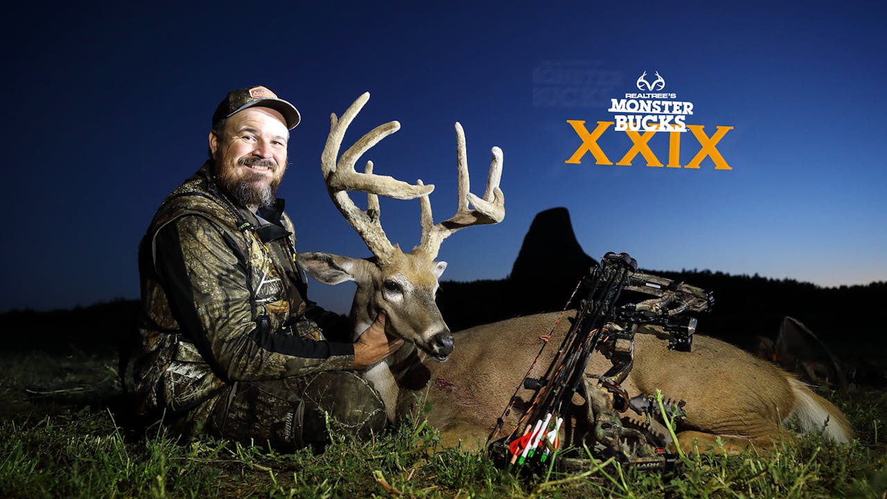Chipper Jones Hunts a Giant Iowa Buck  Monster Bucks 2021 - Monster Bucks  XXIX (2021) - Realtree 365