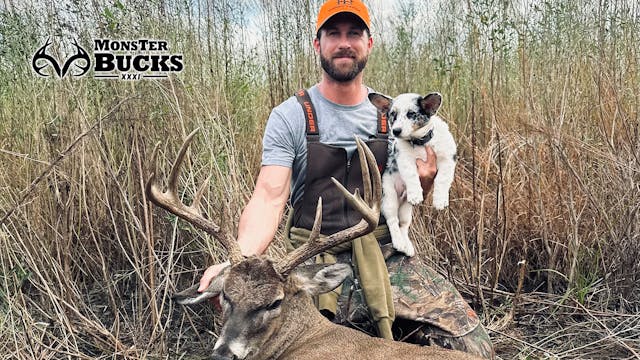 Country Music Singer Riley Green Hunt...