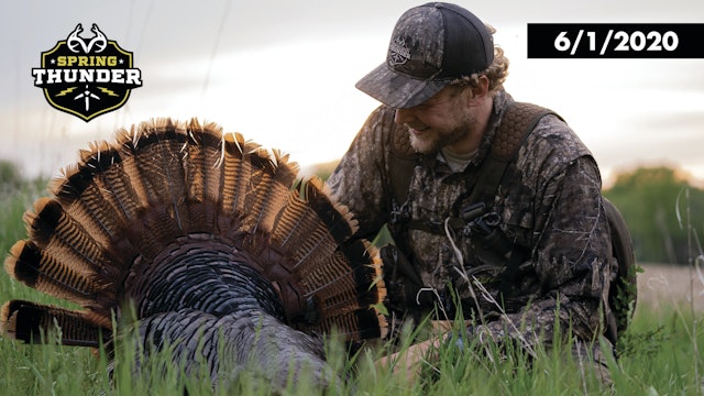 Big Strutter in the Field | Charging in to 10 Steps | Realtree Spring Thunder