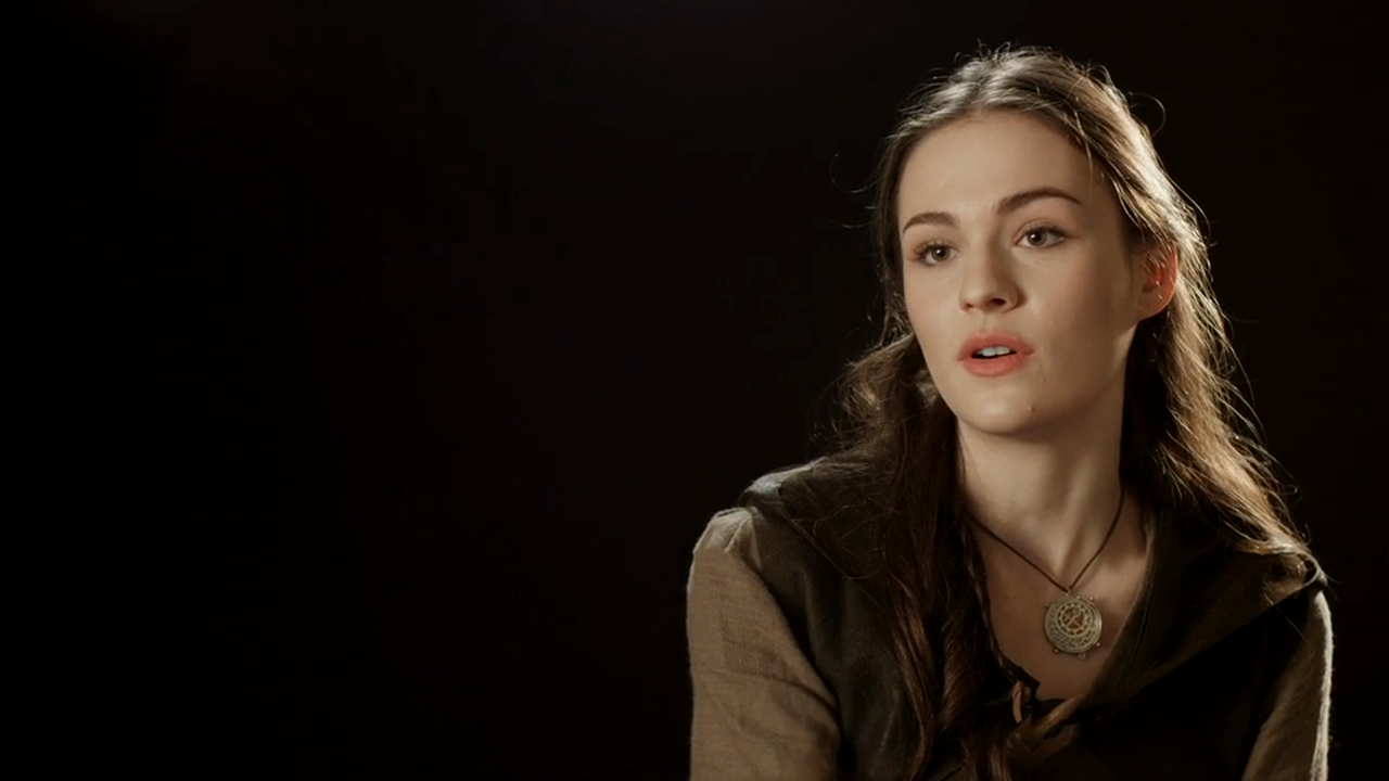 Sophie Skelton (Ren): What was it like working with the other actors?