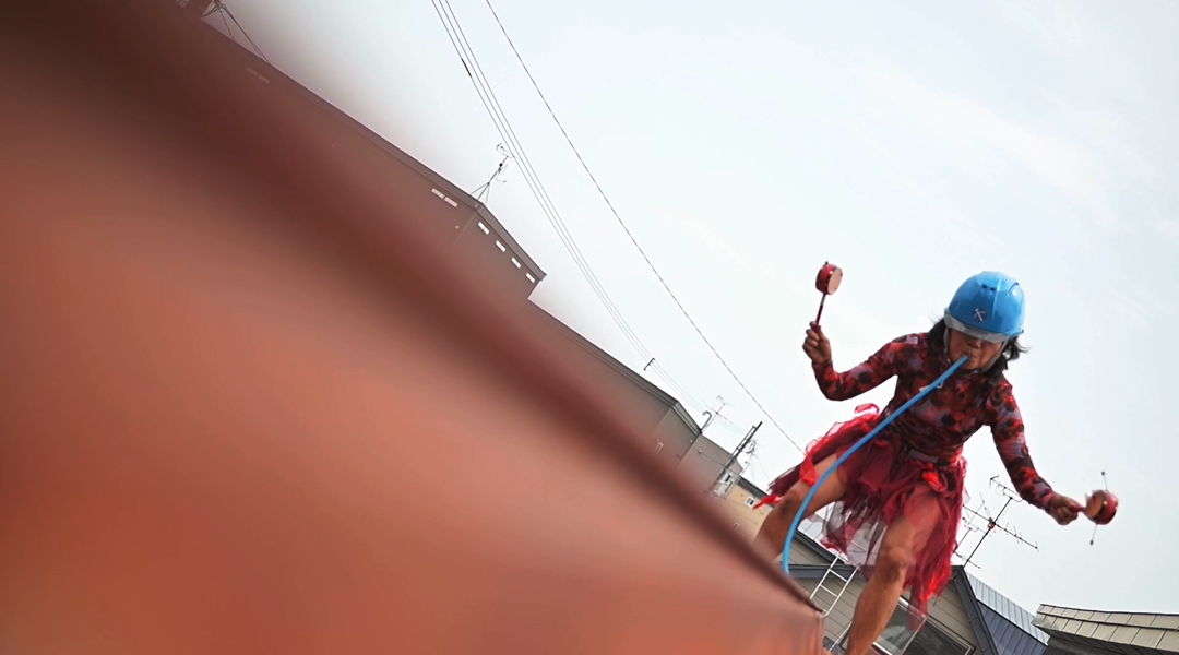 REONA with Roof of metal sheet works : レオナと赤間板金