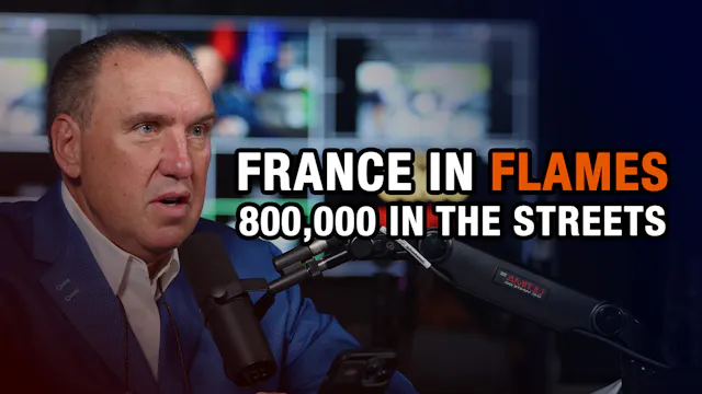 France in Flames, 800,000 in the Streets