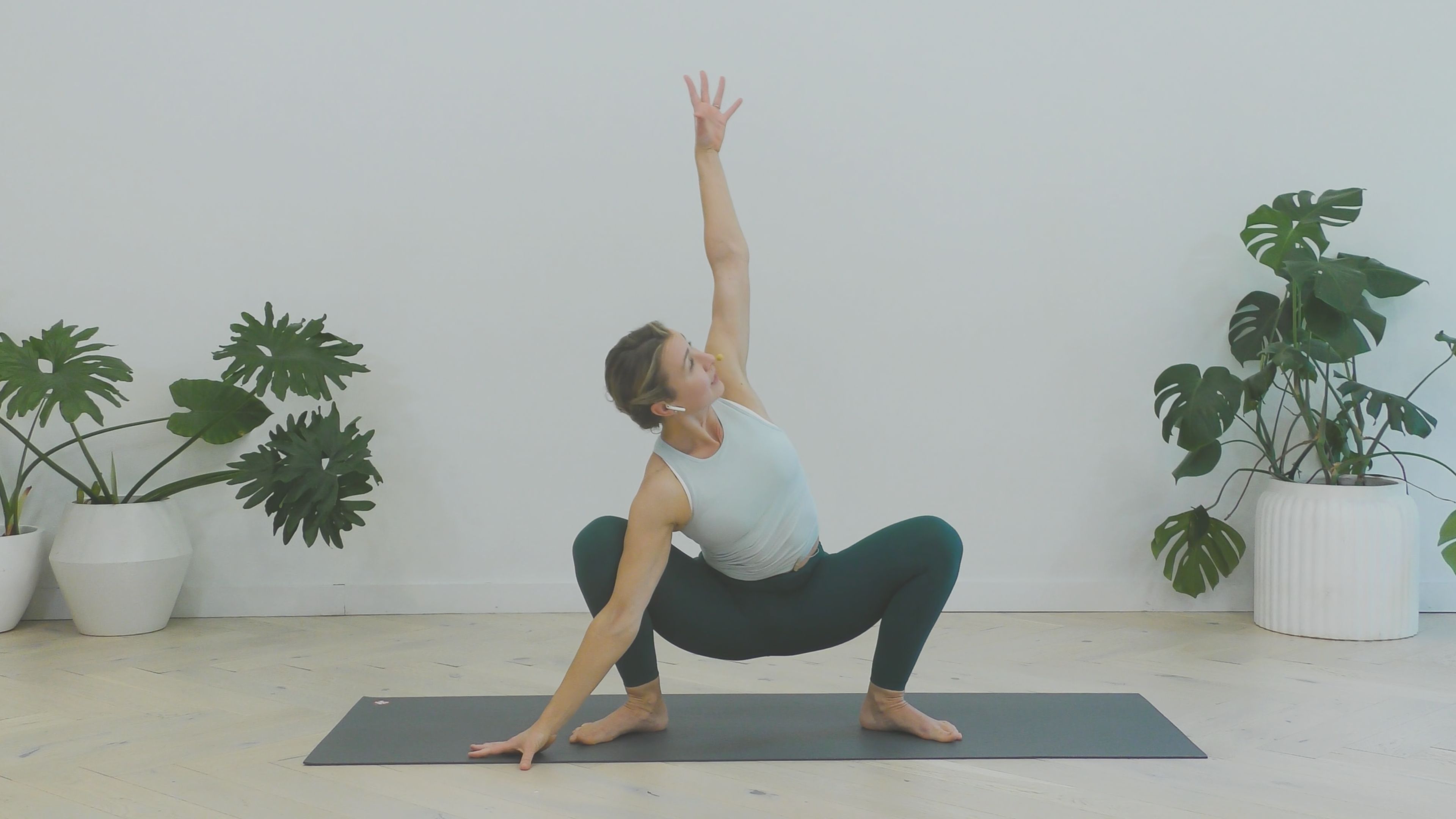 *NEW* Express Yoga Flow, 7 Min.