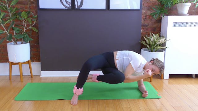 Abs + Glutes w/ Weights : 16 Min.