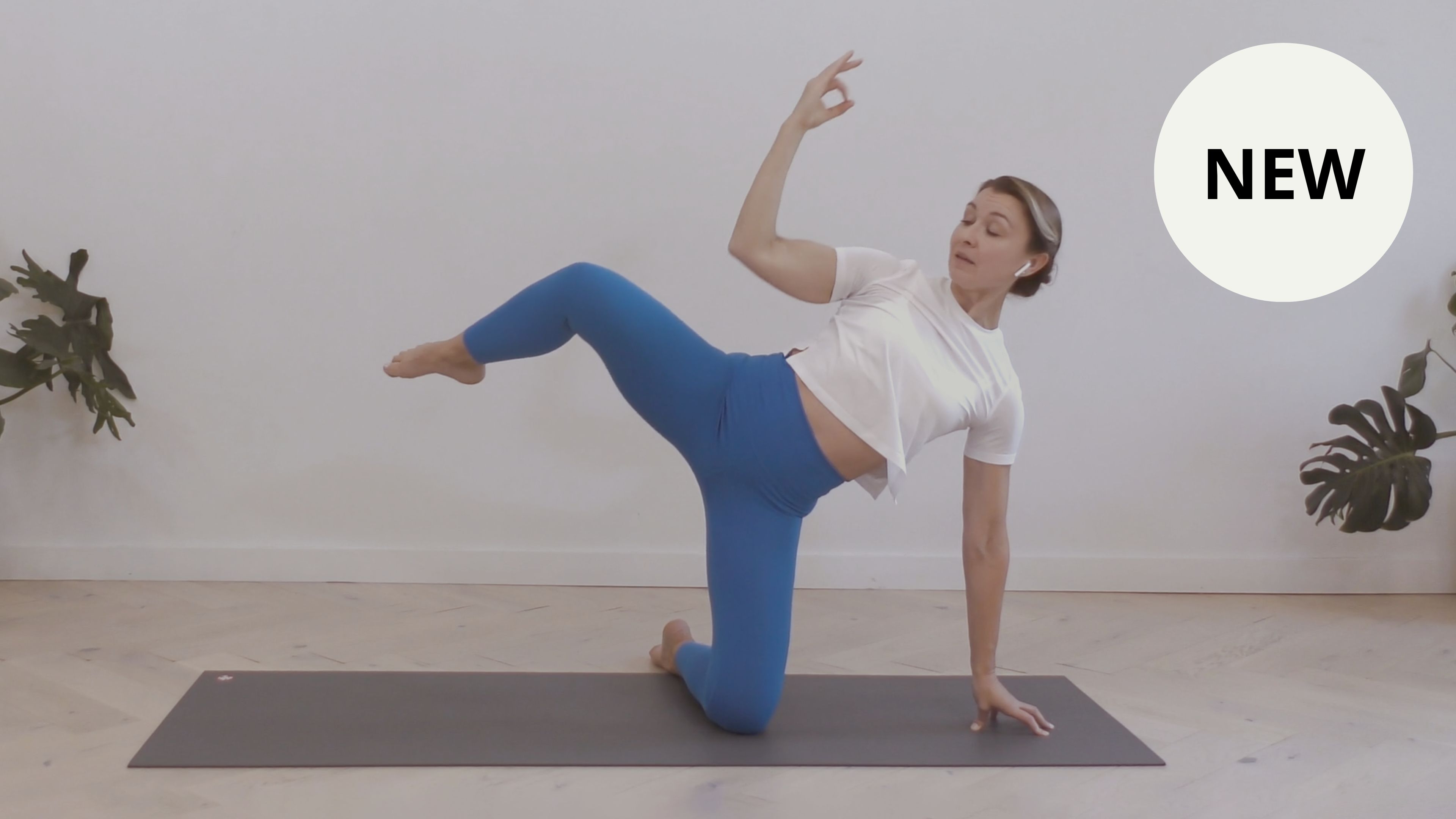 NEW: Hip Strength + Flow, 40 Min.