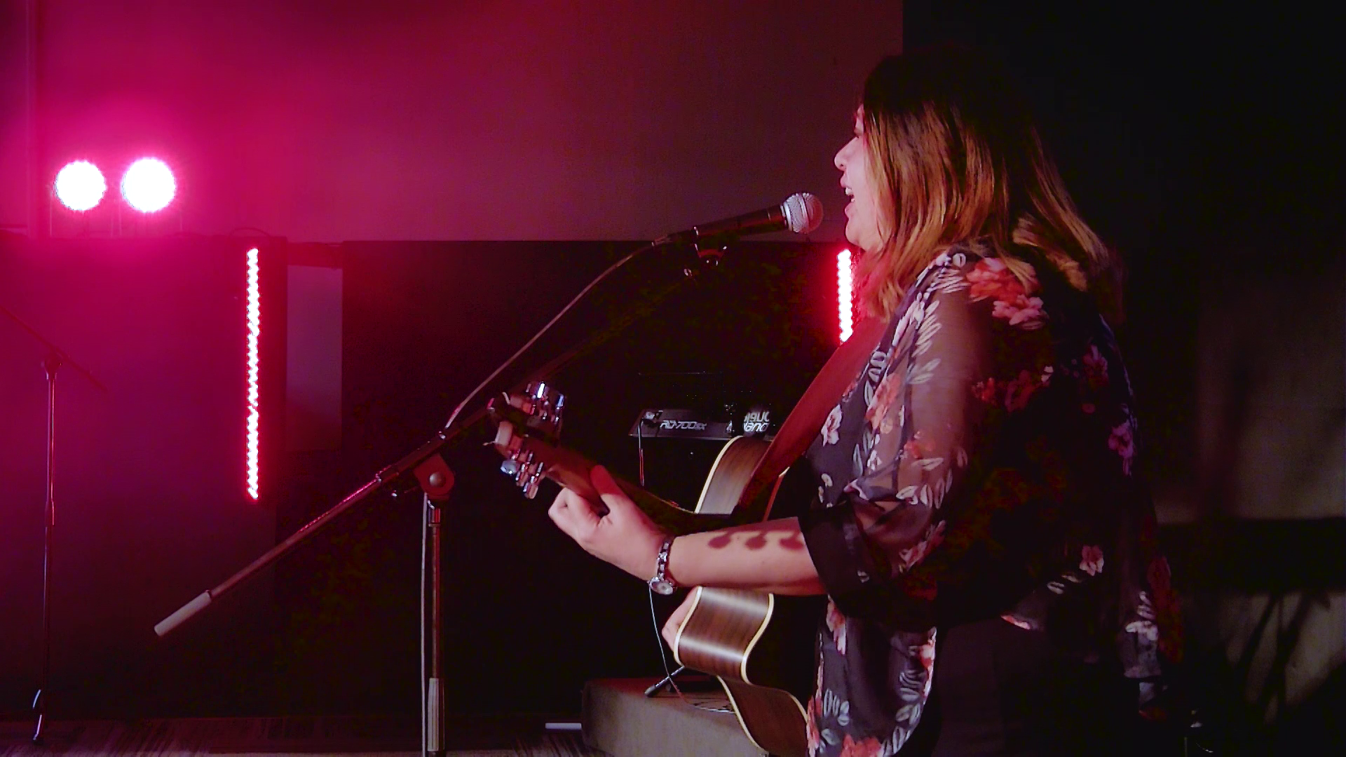 Waiata: Lesley NiaNia (E re re)