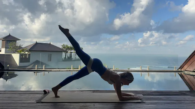 30 Minute Pilates Band Burn 1 | Abs &...