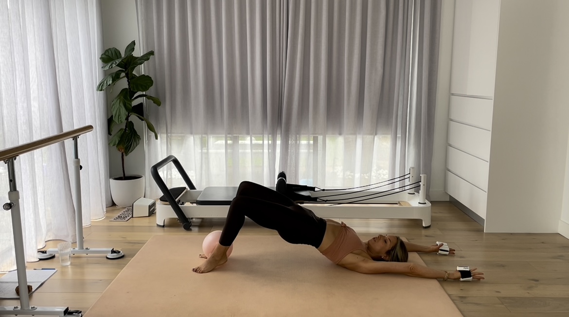 26 minute Power Flow - Deep Core, Pelvic Lifts & Arms 