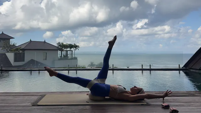 25 Minute Pilates Band Burn 2 | Total...