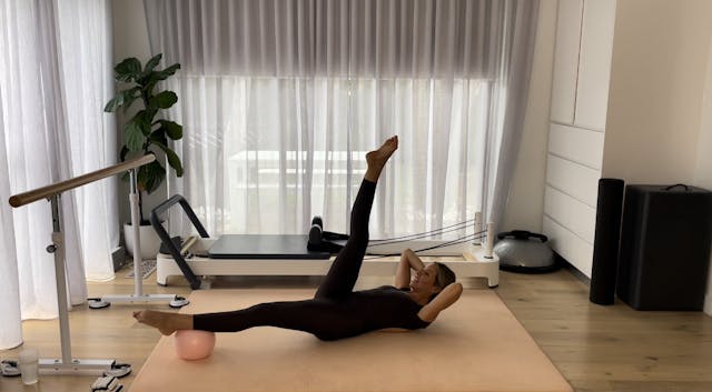 22 Minute Barre Floor Workout - Core