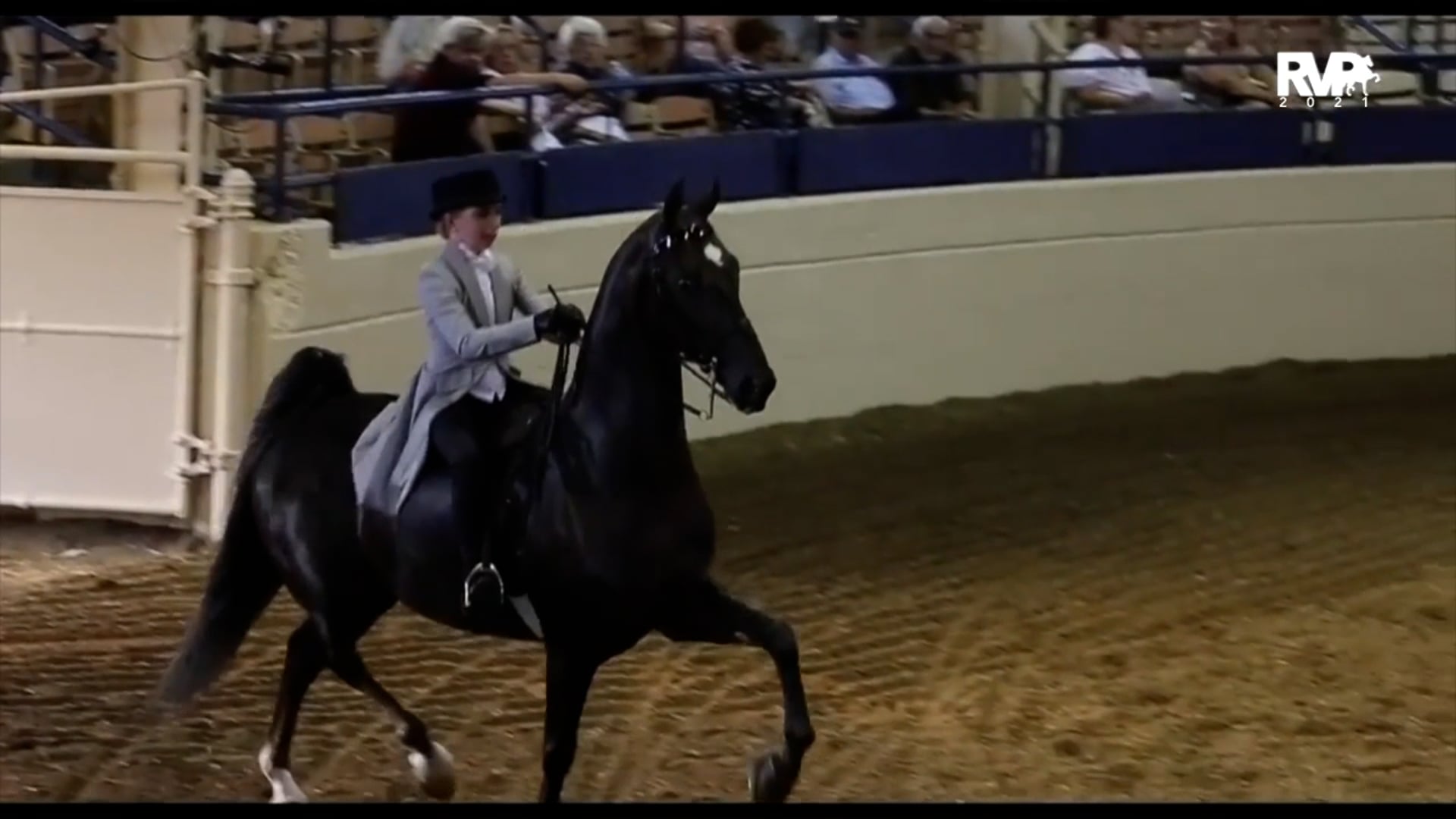 MW21 - Class 197 - Bourbon Select and Julia Tiller, up - ISO