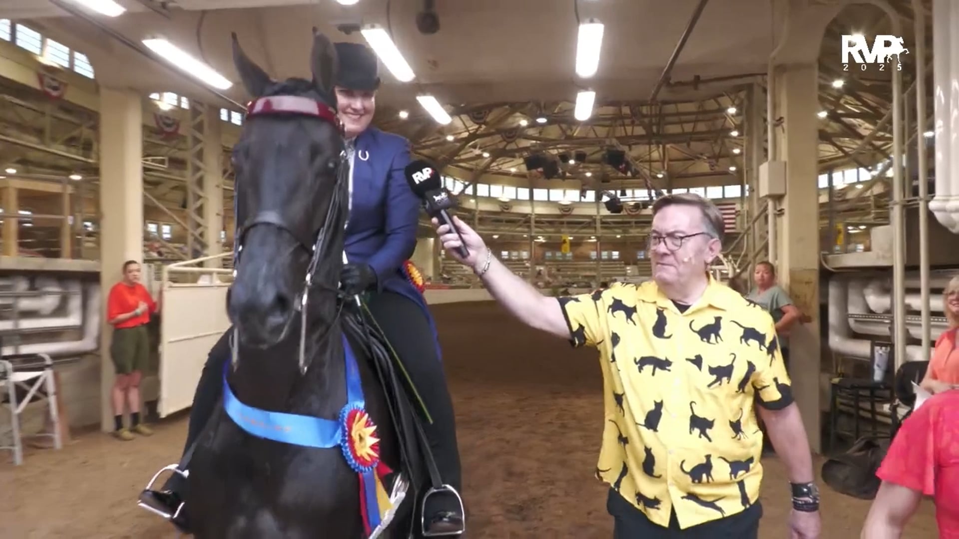 MW25 - Class 127 - Kinzu Desinged in Black and Jessica Scherer, Up