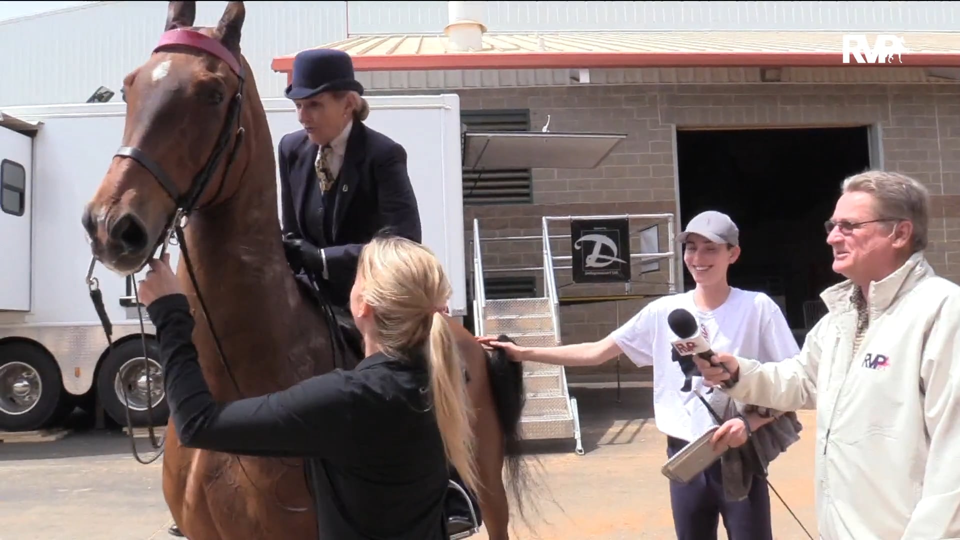 PA18 Class 82 Two Socks and a Dot