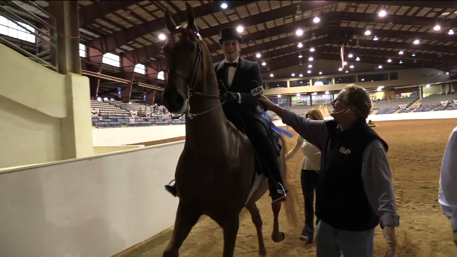 BB19 - Class 33 - Tango's Token Kiss