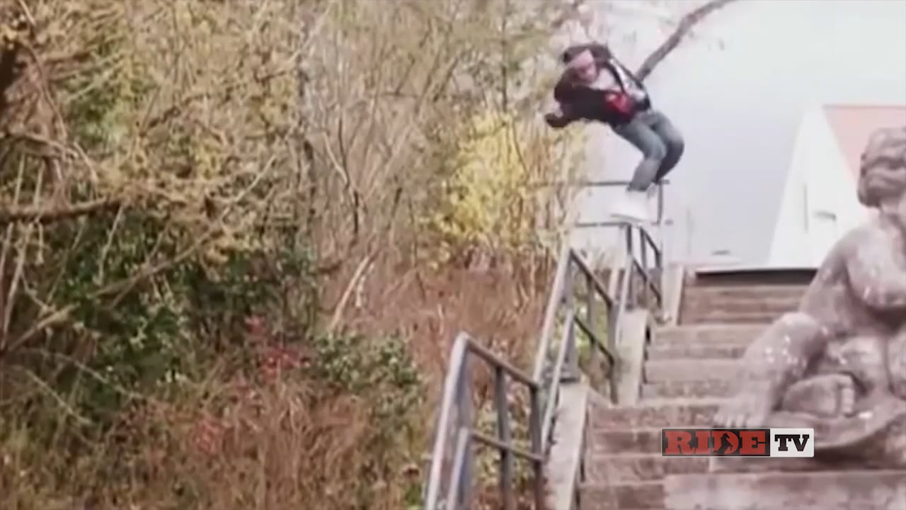 Lucia and Brisby Review Viral Videos