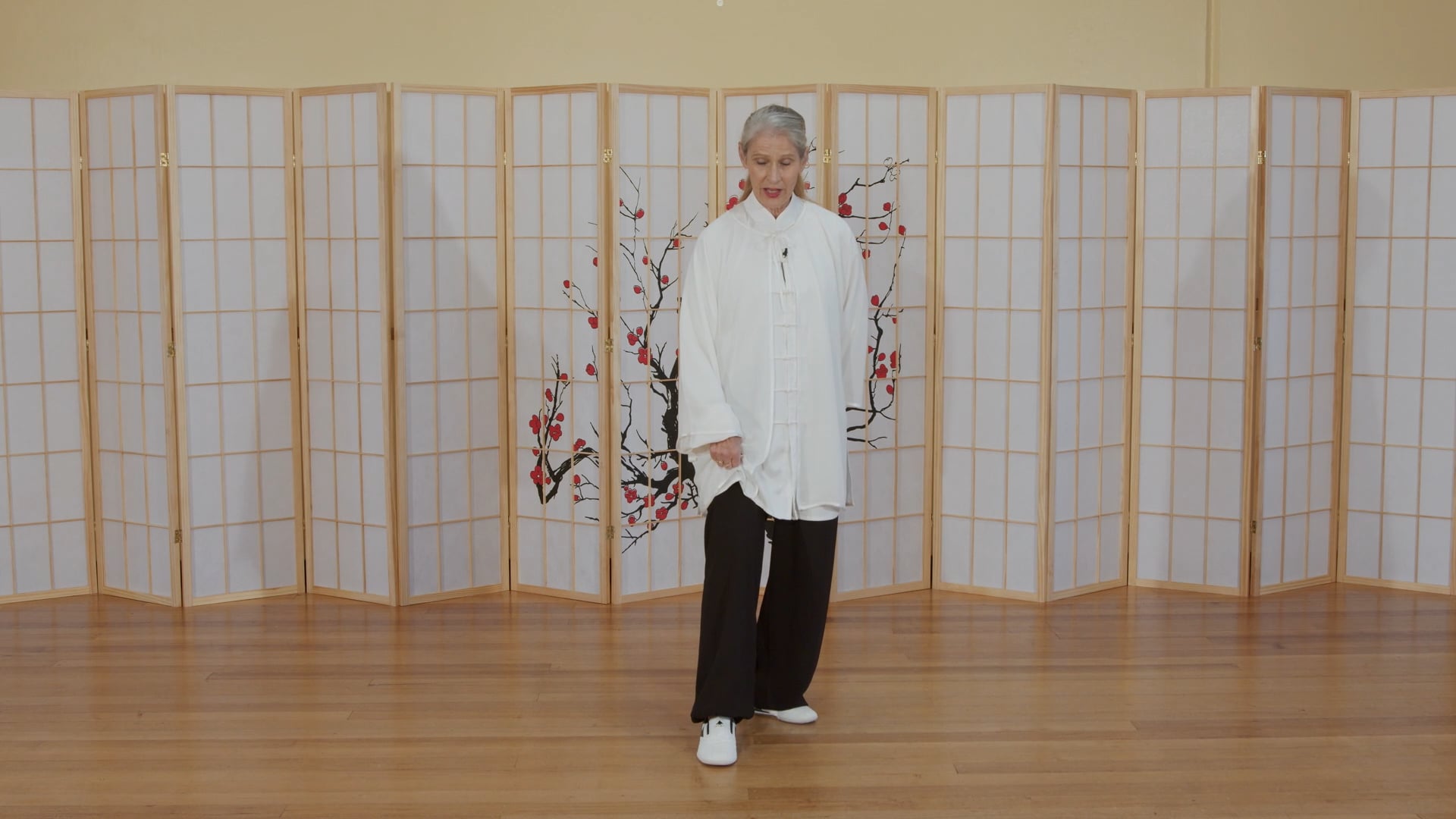 White Crane Spreads its Wings and Strum the Lute