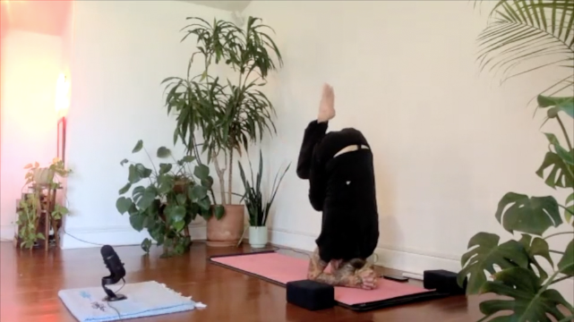 CHAD LEVEL 2 - GARUDASANA HEADSTAND