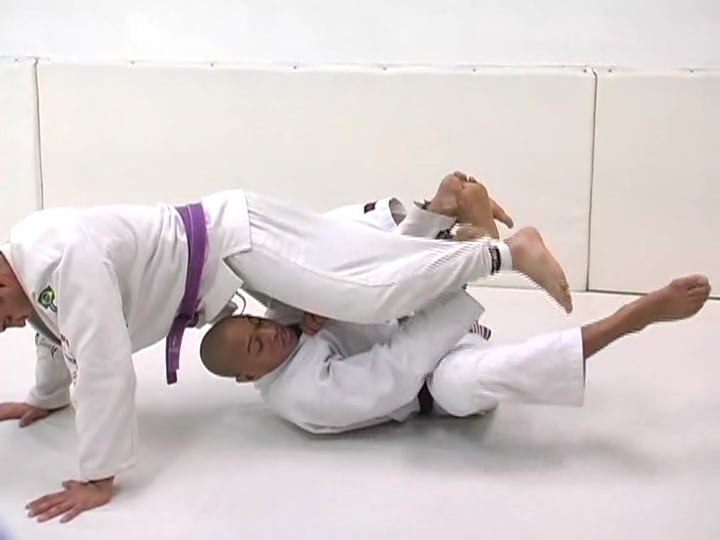 Single leg sweep when controlling one arm and one leg