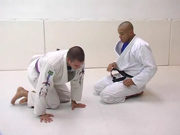 Variation from the butterfly guard when the opponent keeps his hips back