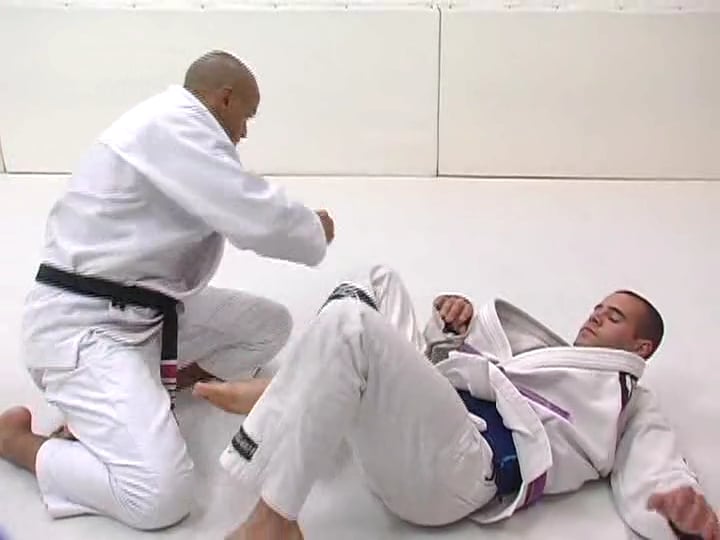 Single leg sweep when controlling one arm with both hands
