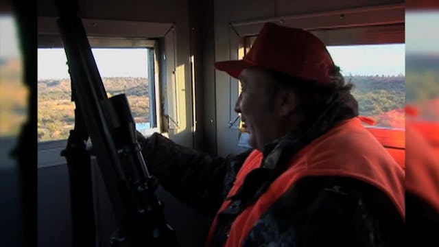 Roger Makes 400 yard Shot on a Big Buck*